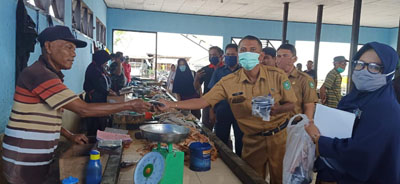 Galang Donasi, Puskesmas Bukit Batu Bagi-bagi Masker ke Masyarakat